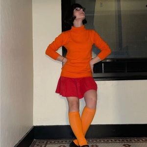 Velma Halloween Costume!! Includes sweater, skirt, socks & wig. Worn once